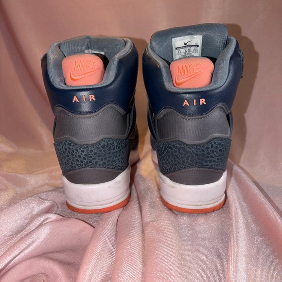 2013 Authentic Nike Air Max 1 Mid Sneakerboot – Women’s 8.5 (599410-400) - Picture 4 of 6